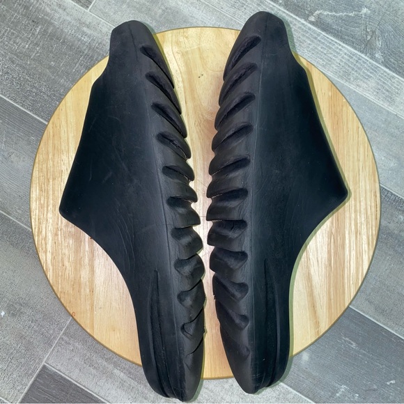 Adidas Yeezy Slides Onyx Black Mens Size 11 US HQ6448 - Picture 12 of 16